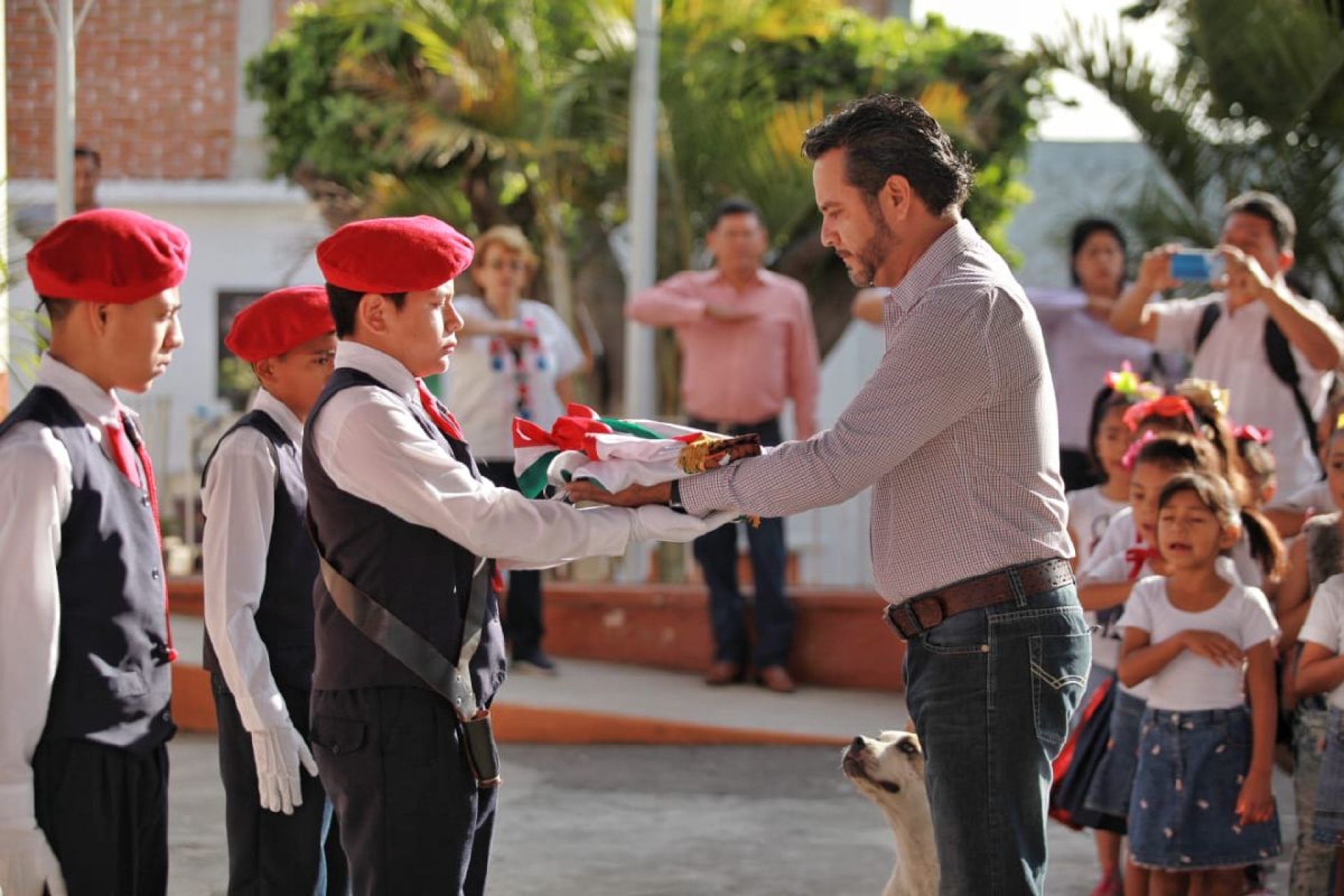 Incondicional, nuestro apoyo a la educación: Antonio Villalobos