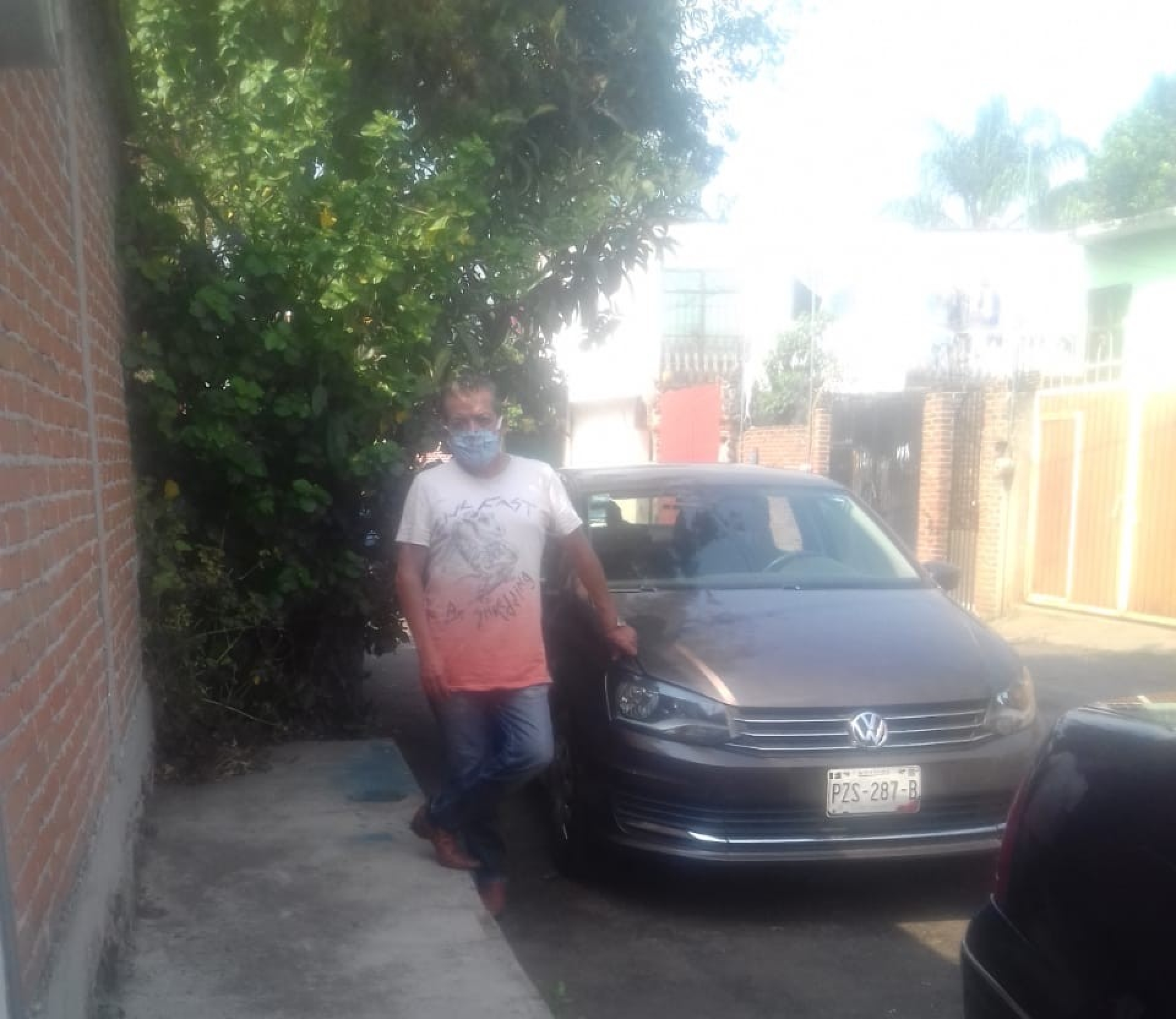 Conductor de Uber ofrece sus servicios para realizar compras