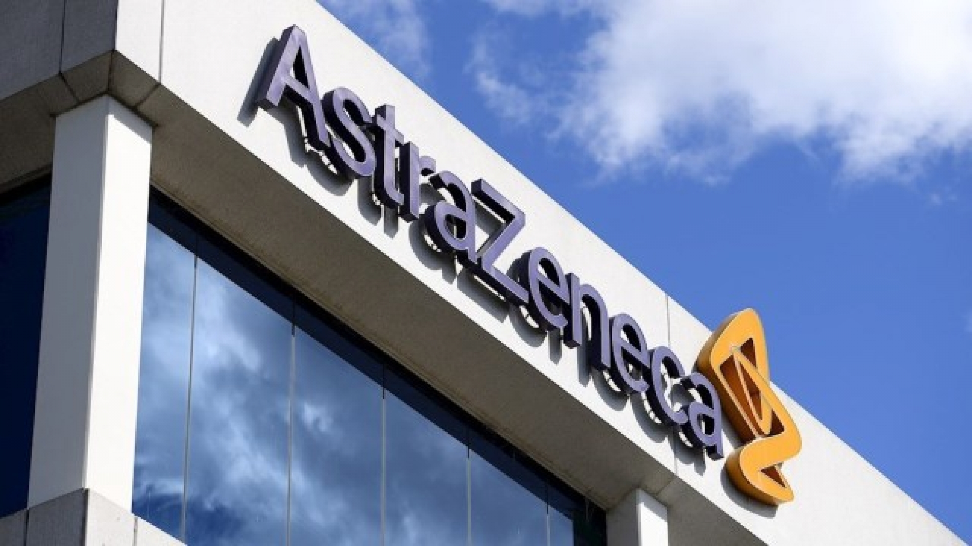 Vacuna COVID-19 de AstraZeneca y Oxford alcanza entre 70 y 90% de efectividad