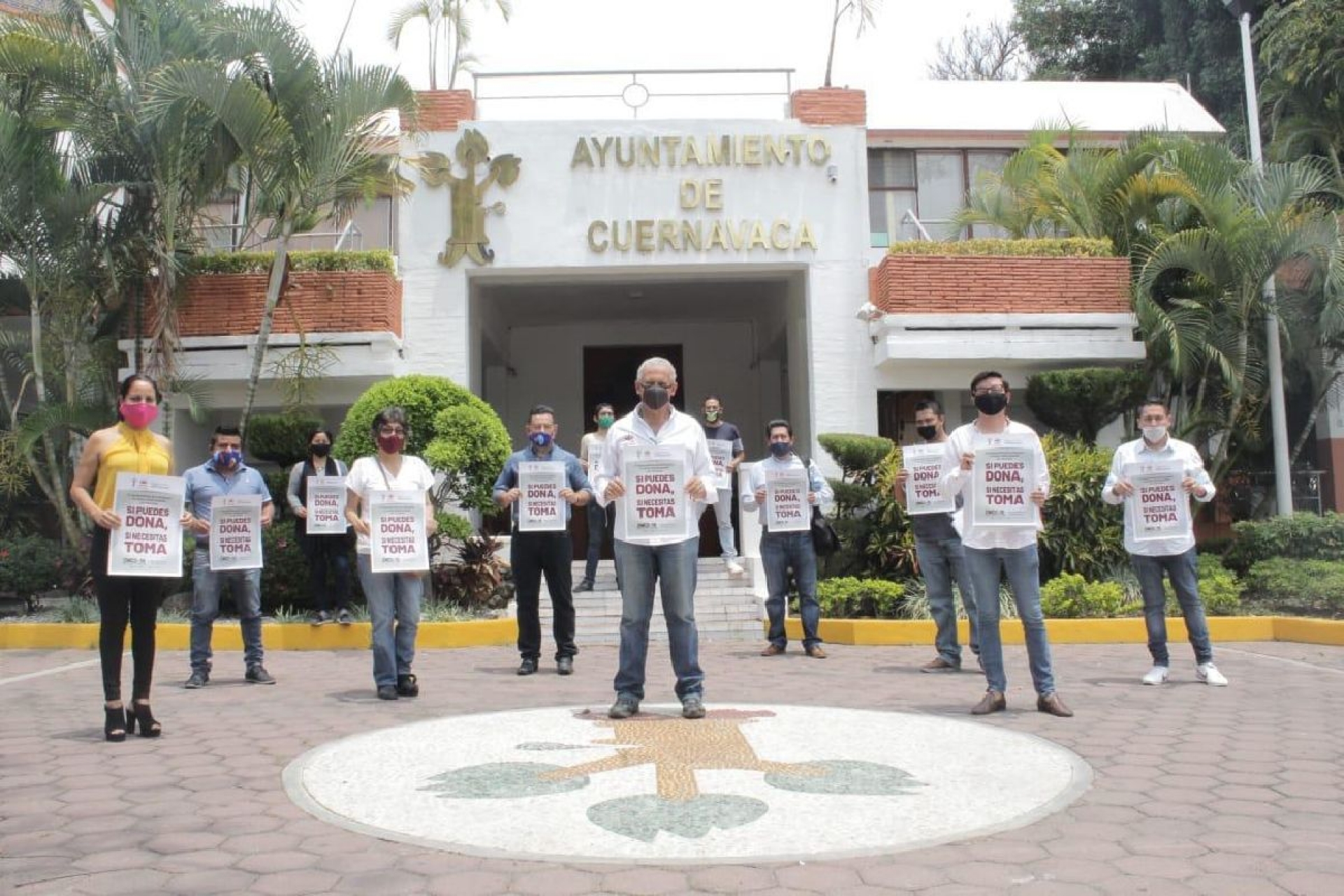 Ayuntamiento y mercados periféricos impulsan  la campaña “si puedes dona, si necesitas toma”