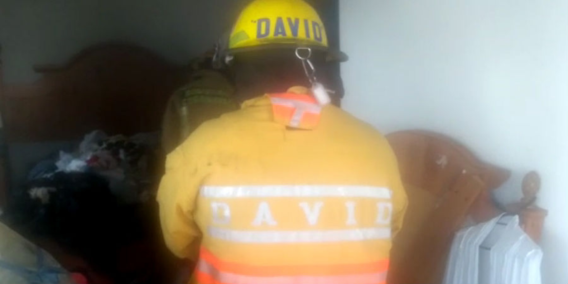 Bomberos sofocan incendio de casa en la colonia Volcanes