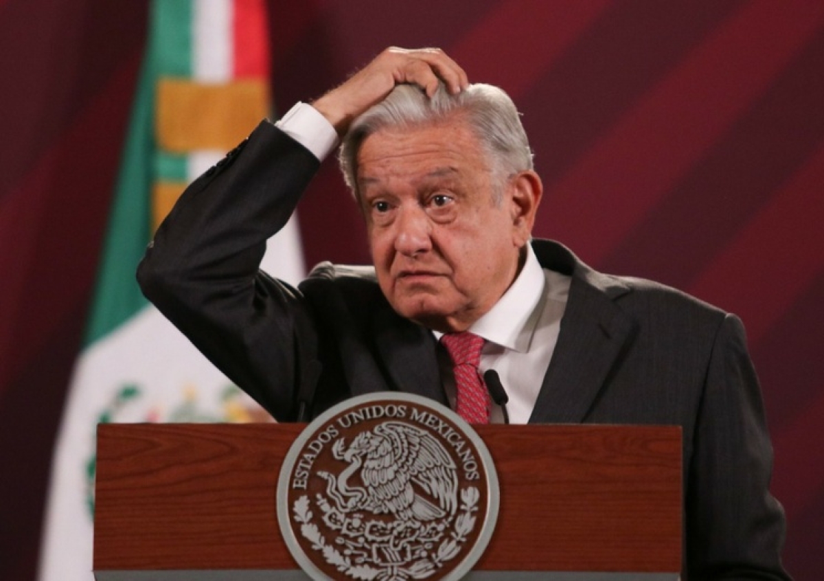 AMLO reconoce 'muy pocos' errores en libros de texto escolares