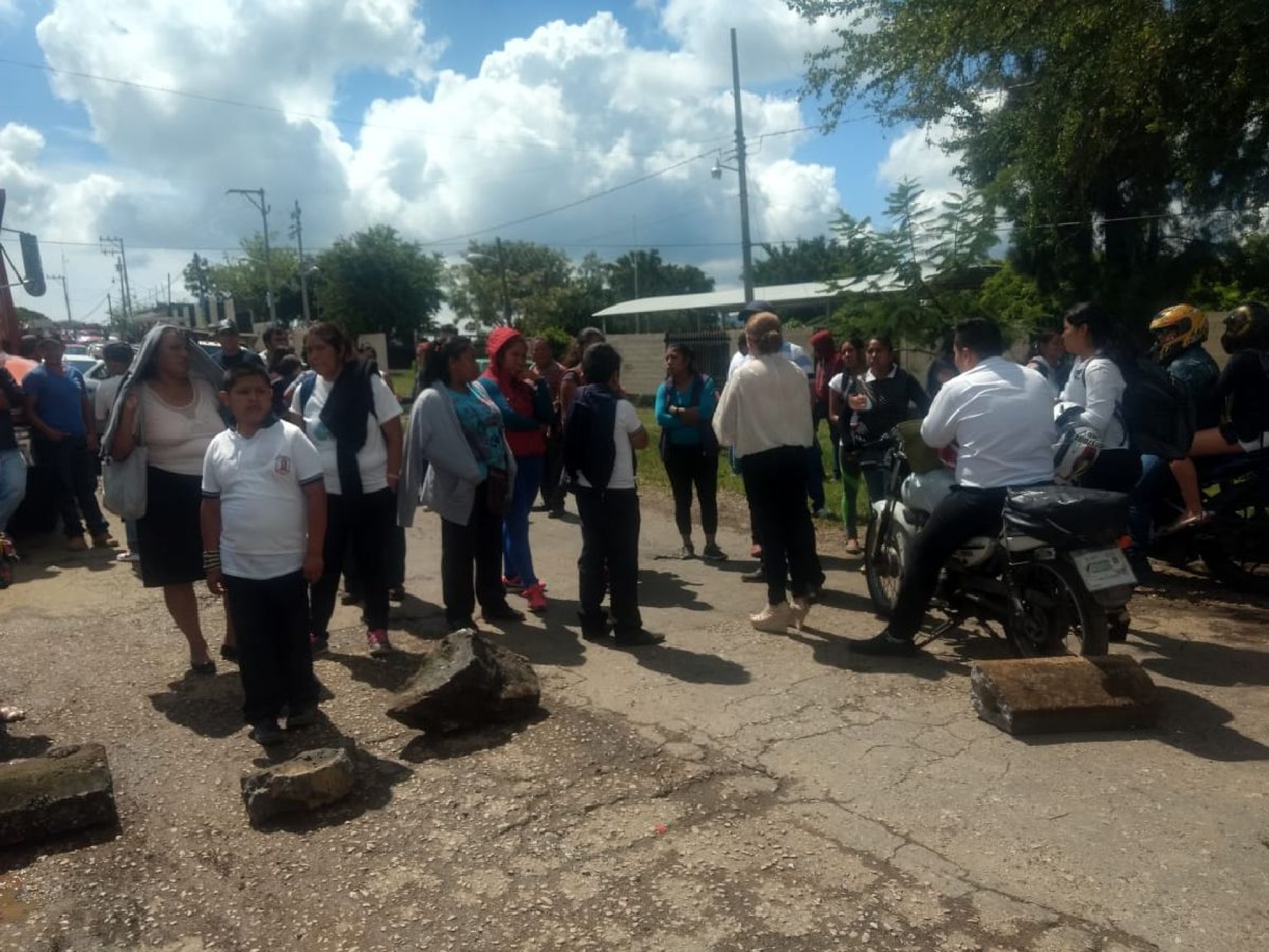 Con protestas, bloqueos y paros inició en Morelos el ciclo escolar