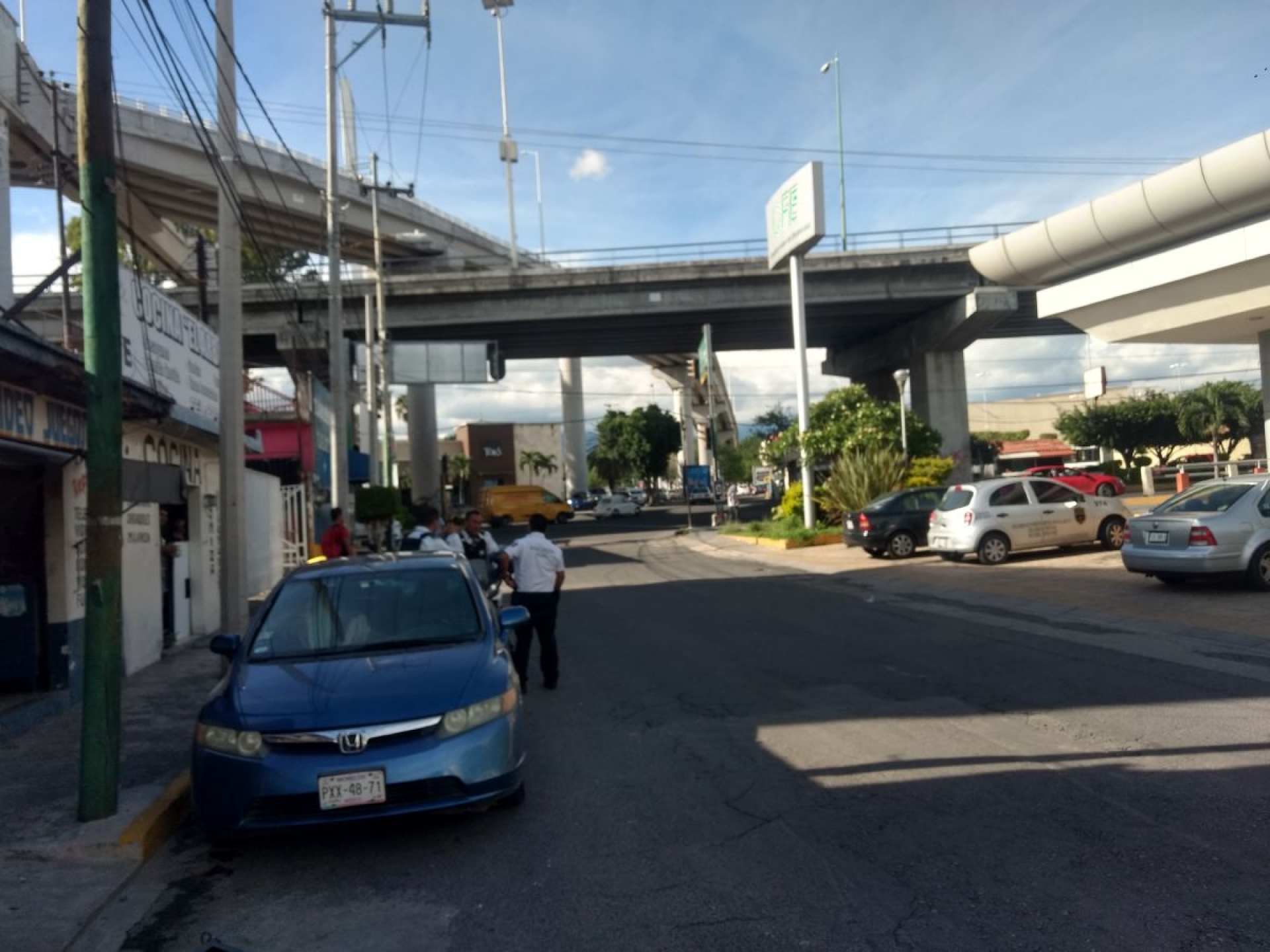 Atropelló a una mujer con su pipa y se dio a la fuga
