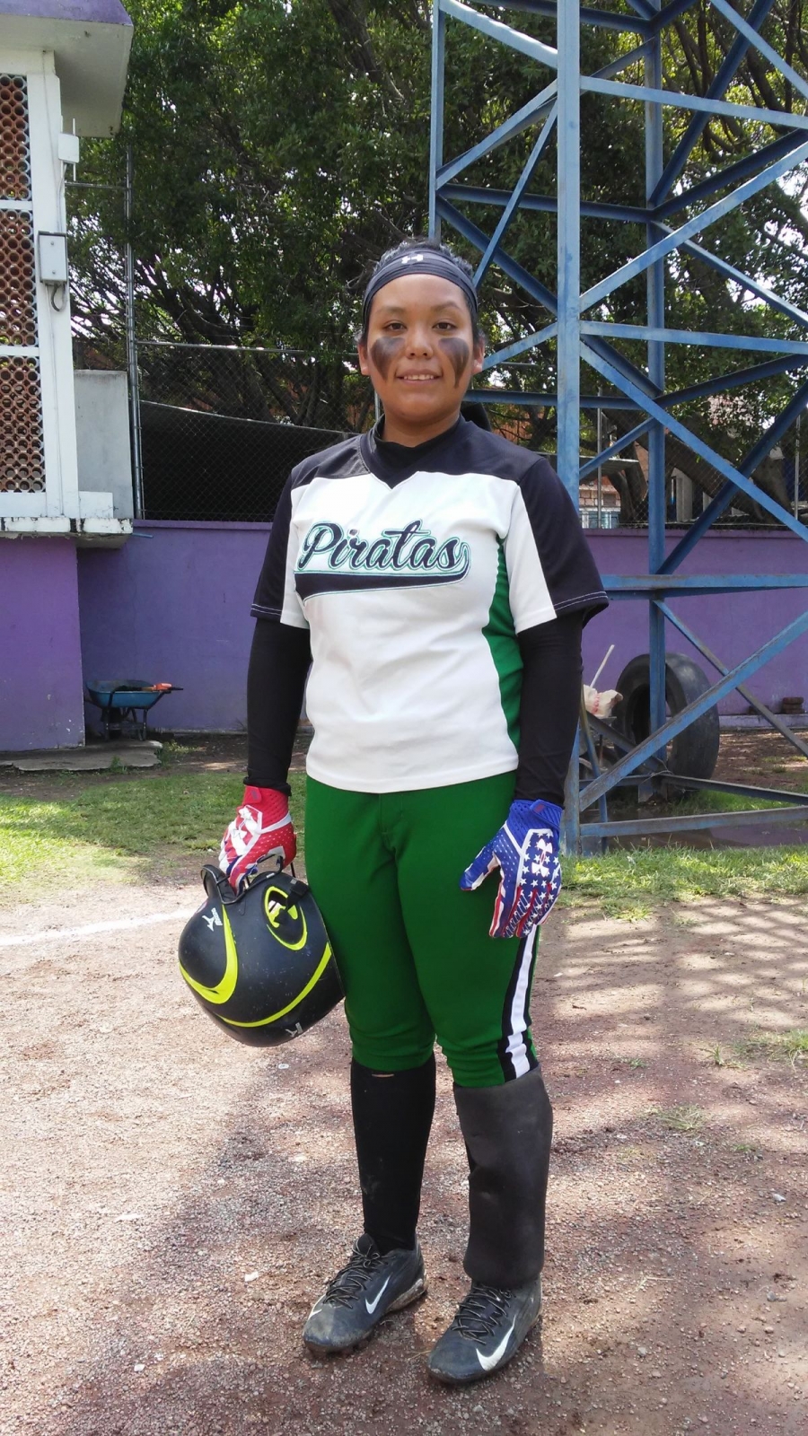 Fátima Bustillos quiere triunfar en la Liga Olmeca de softbol
