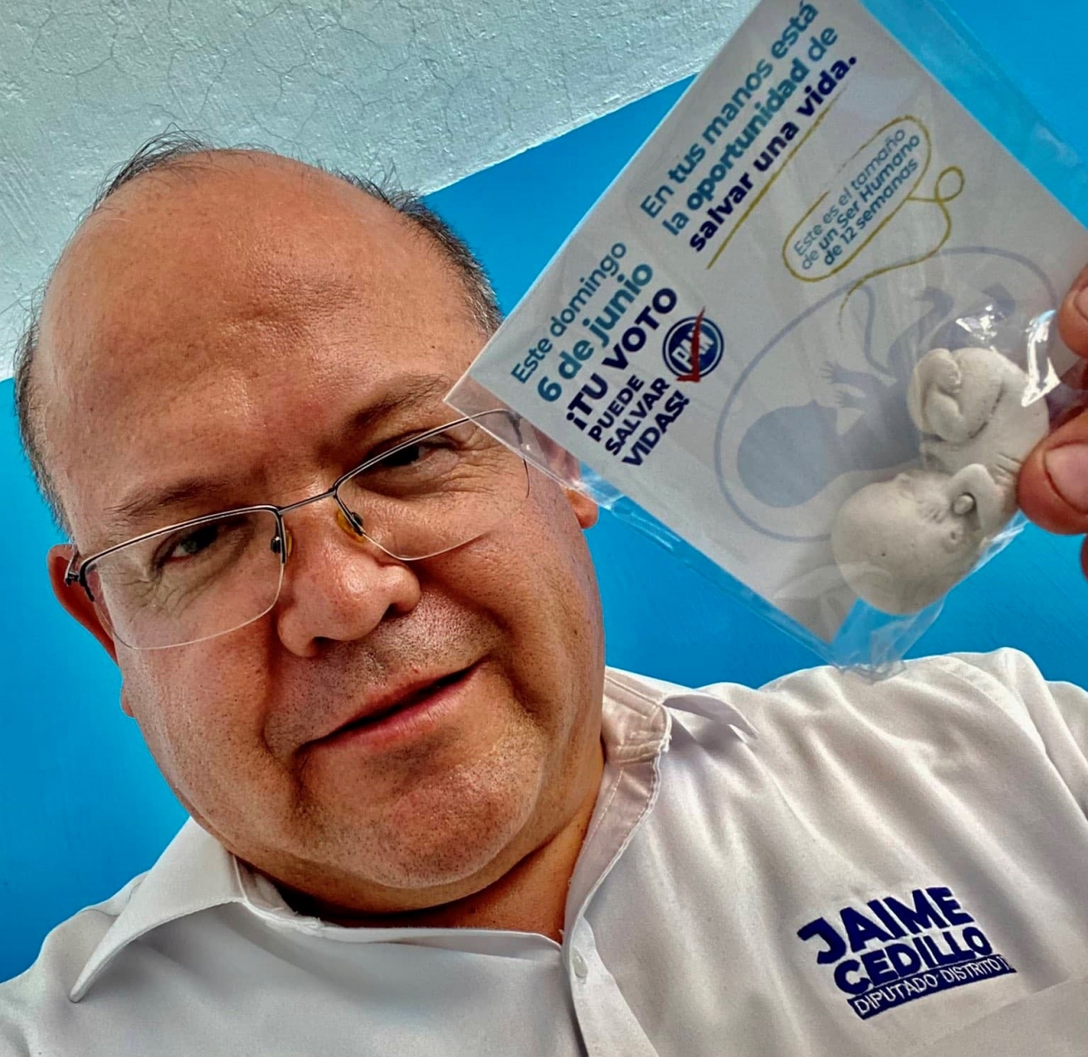 Candidato del PAN en Jalisco, regala "fetos" en su campaña