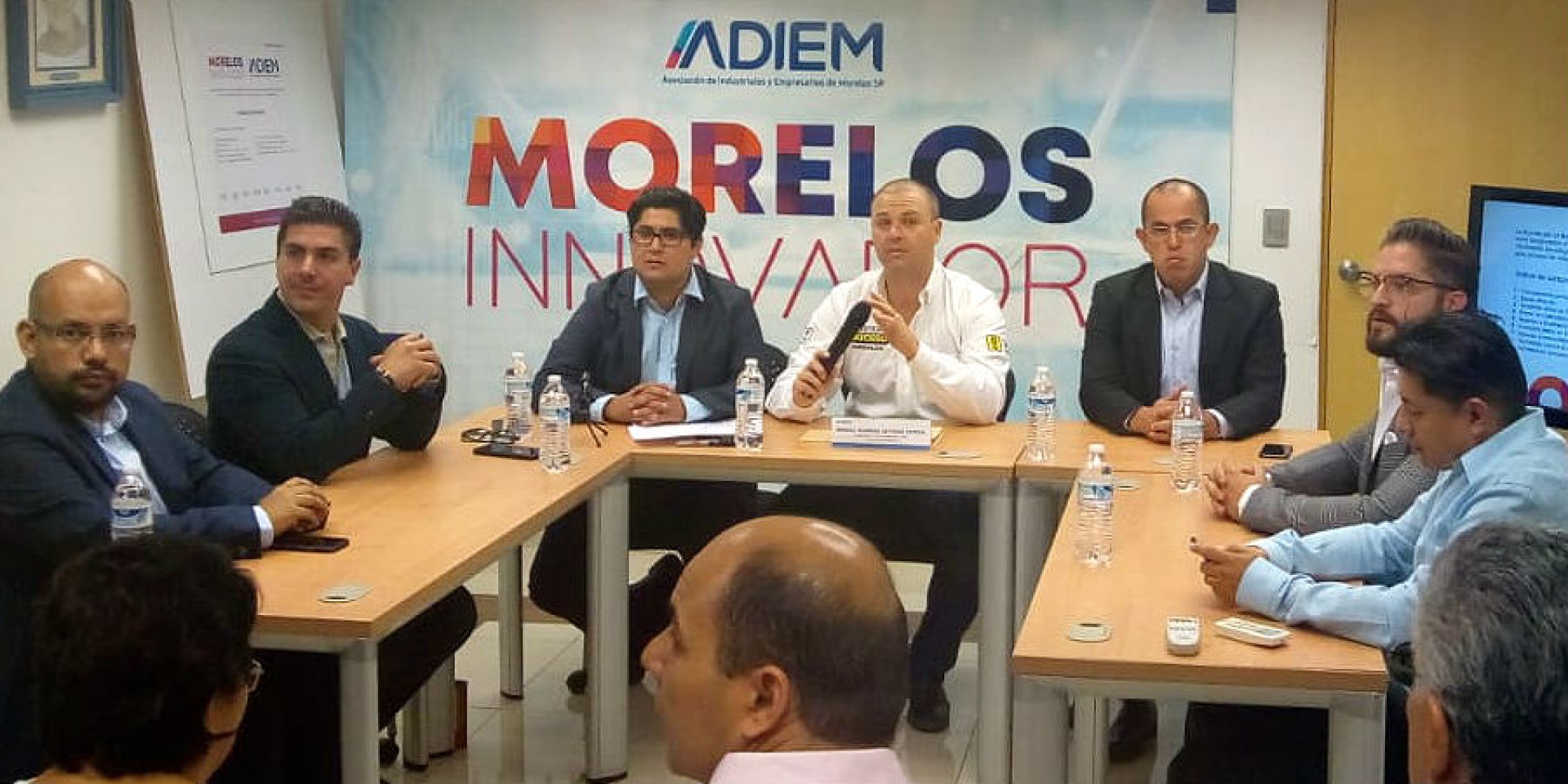 Firma compromiso candidato a la gubernatura por la coalición 'Juntos Por Morelos' con la ADIEM