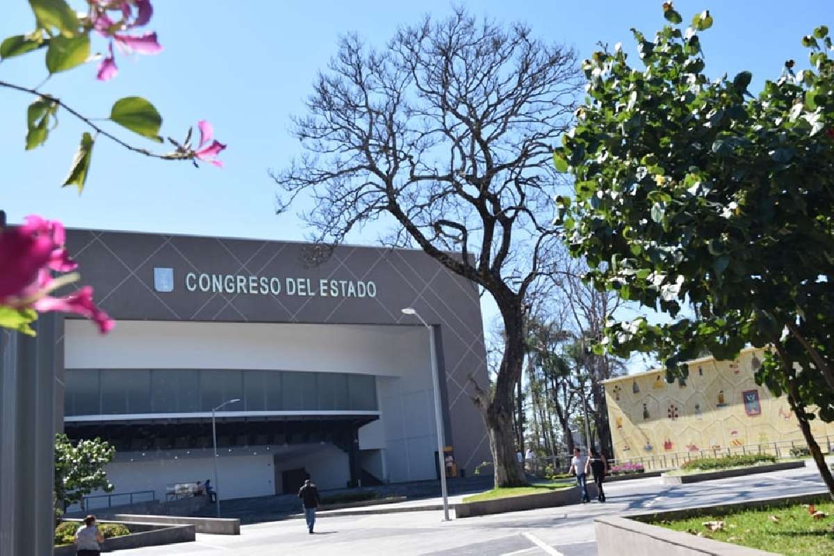 Dejan anteriores diputados sede del Congreso sin mobiliario