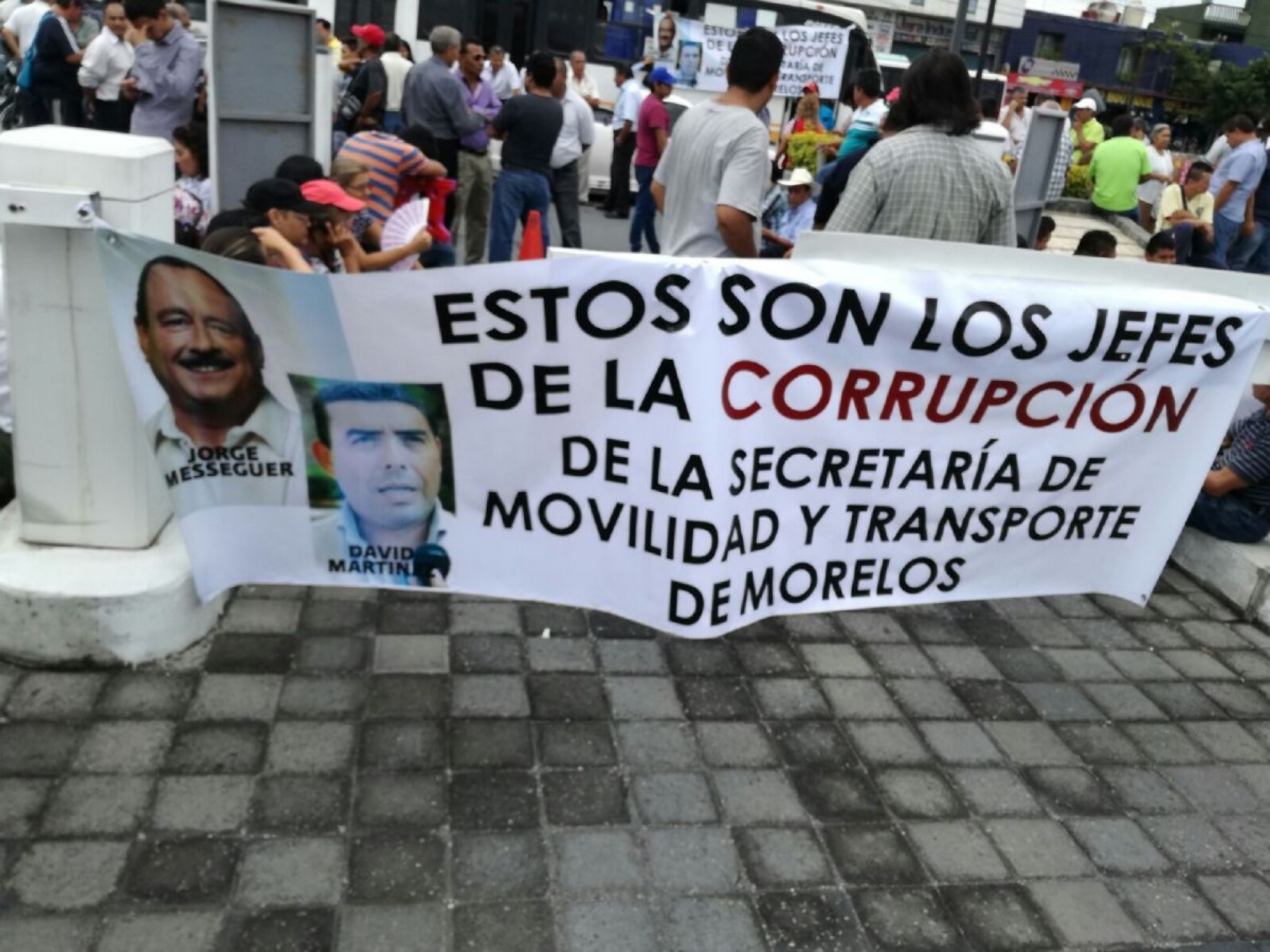 Hasta hace dos meses, Noé Sandoval aún vendía permisos de taxi