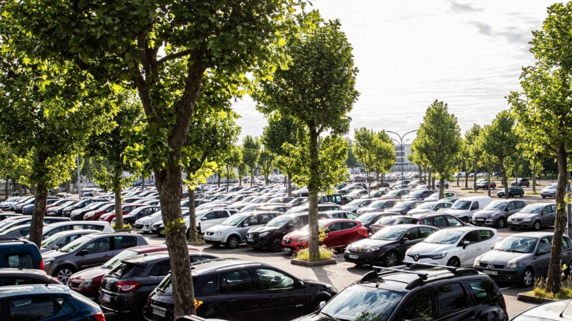 Venta de autos registra su peor caída para un mes de abril en 25 años