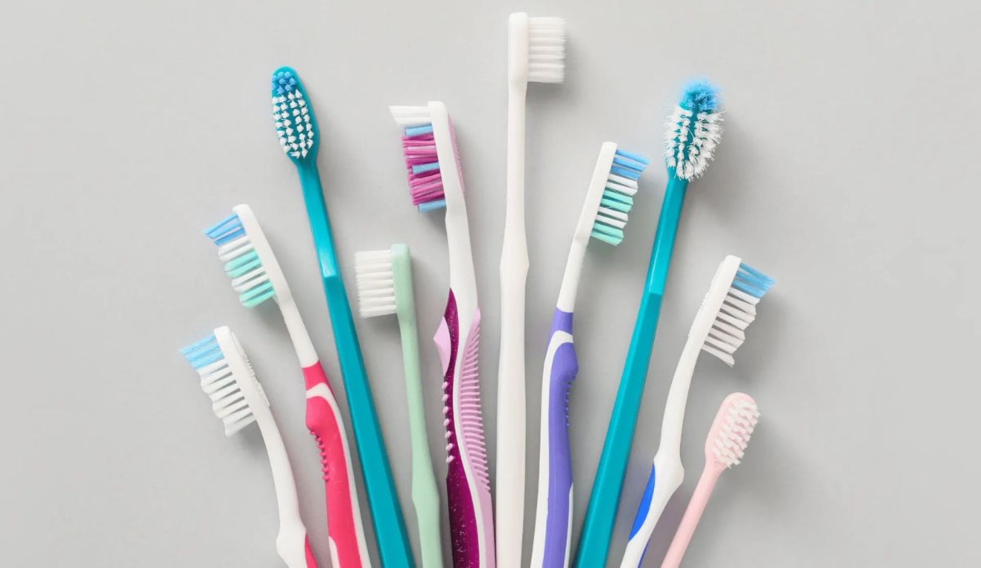 Cómo elegir el cepillo de dientes ideal para tu salud bucal