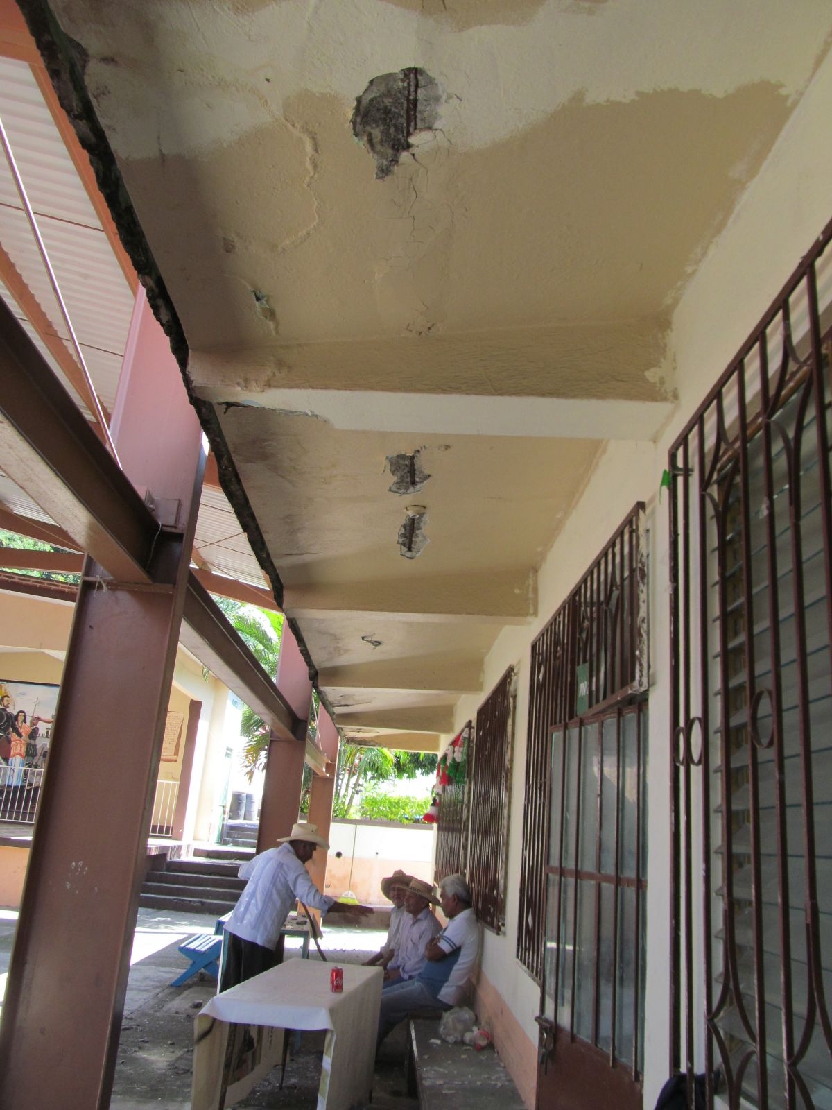 Suspenden clases en primaria de Tlaltizapán por daños tras el sismo
