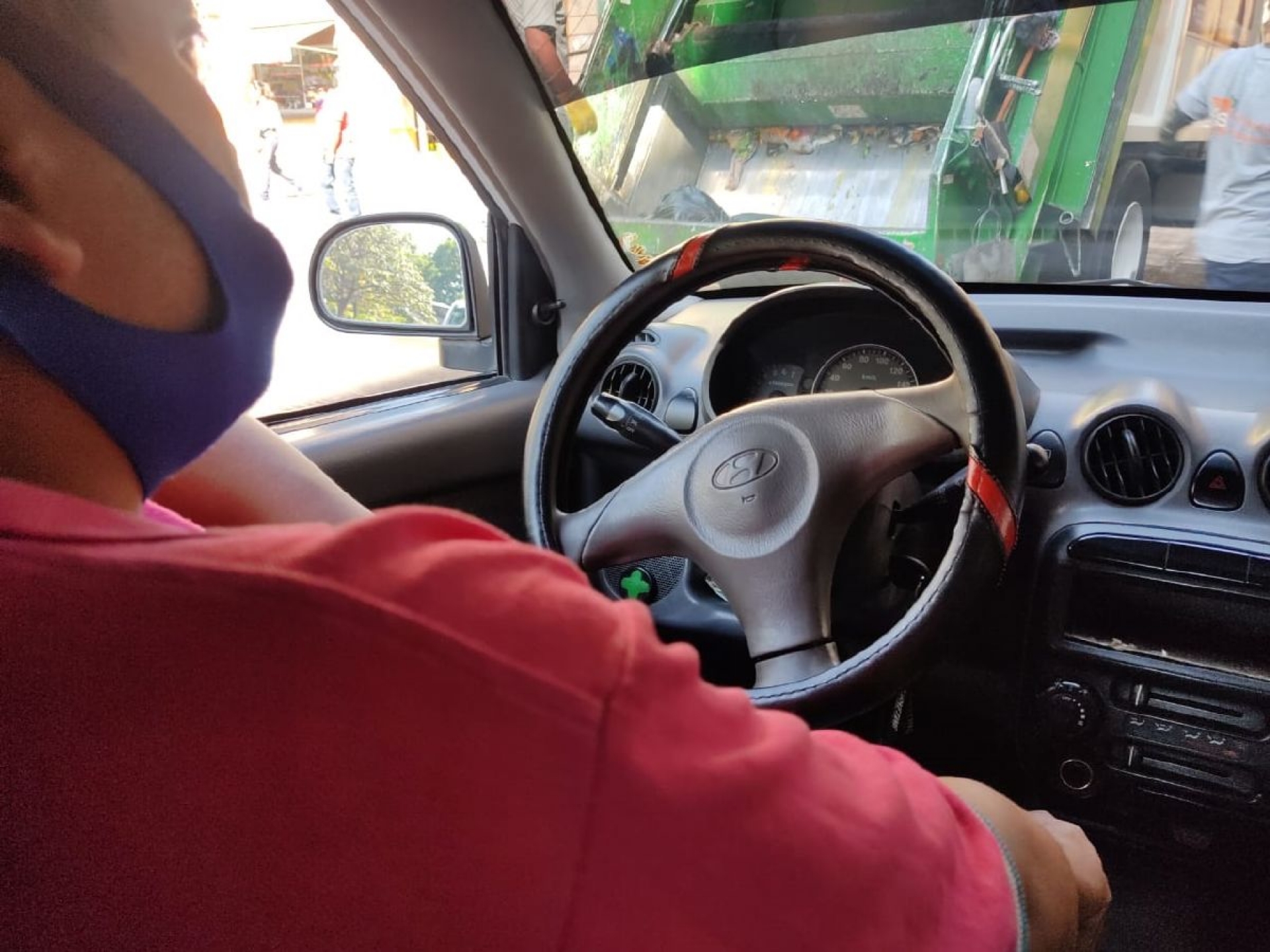 Difícil, lidiar con clientes que no quieren usar cubrebocas