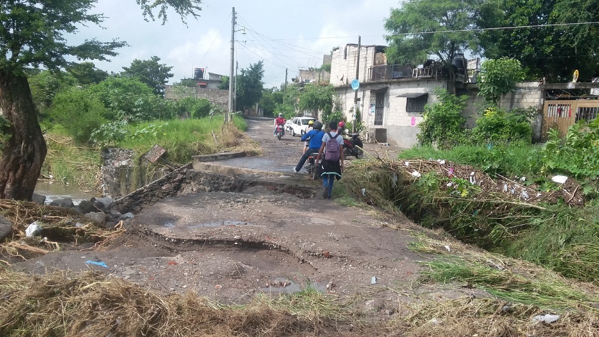 Utilizarán recursos del FAEDE para reparar puentes dañados por lluvias en Zacatepec