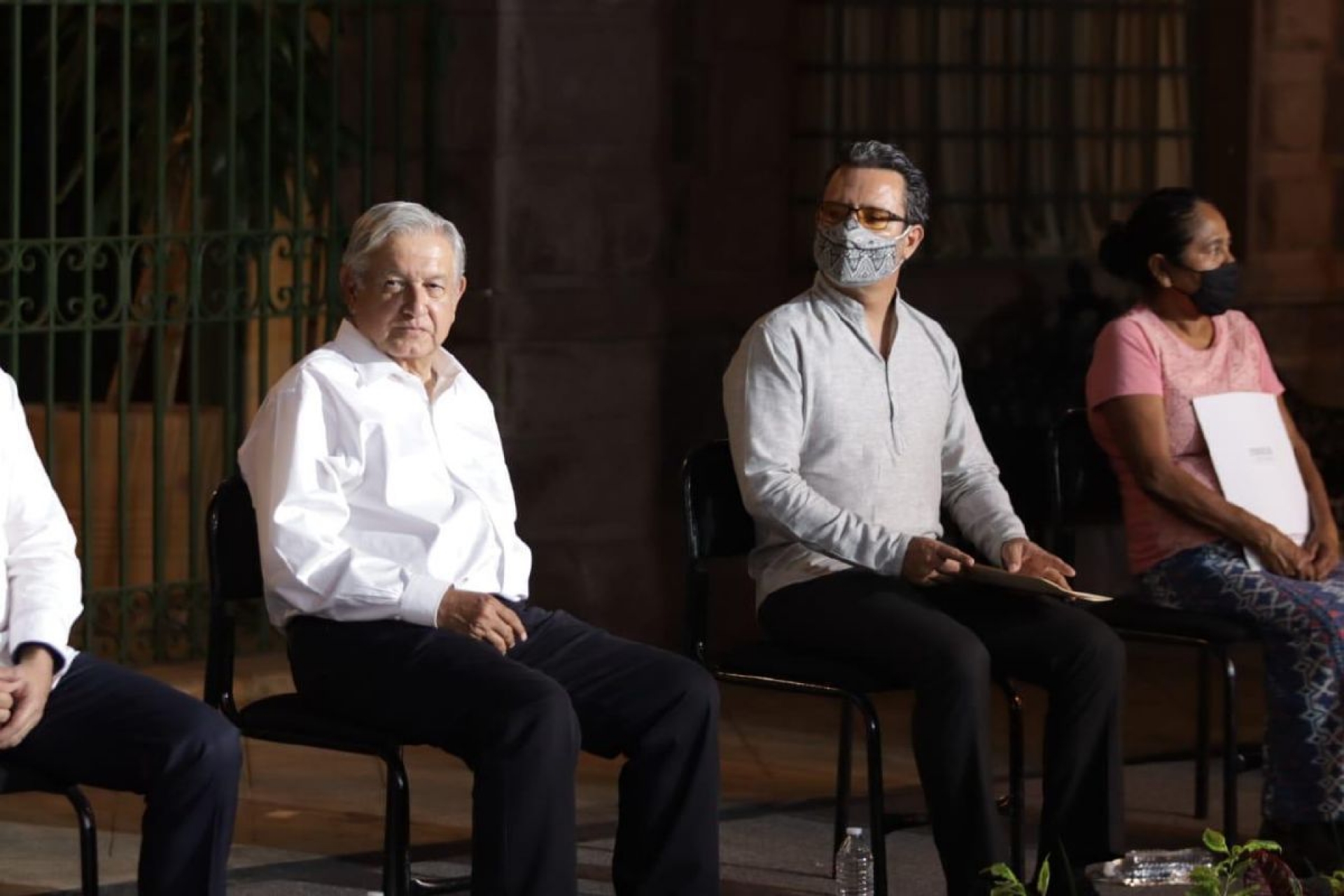 Cumple AMLO anhelo de cuatro décadas con la regularización de los patios de la estación