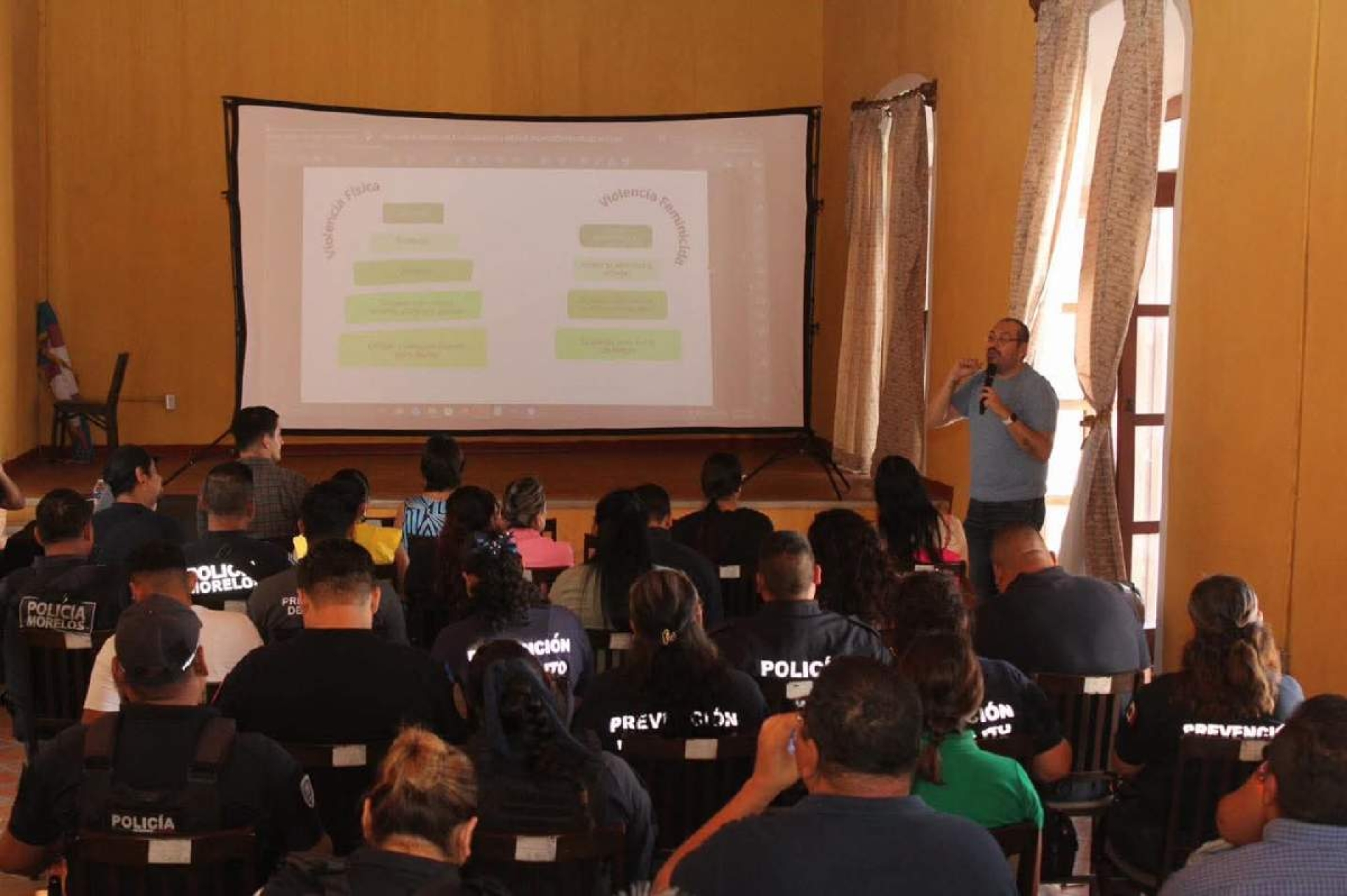 Capacitan a funcionarios ixtlecos en atención a víctimas de violencia