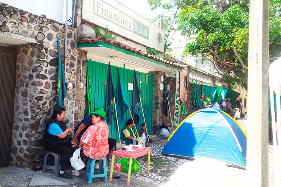 Bloquean termoeléctrica por falta de pago a trabajadores