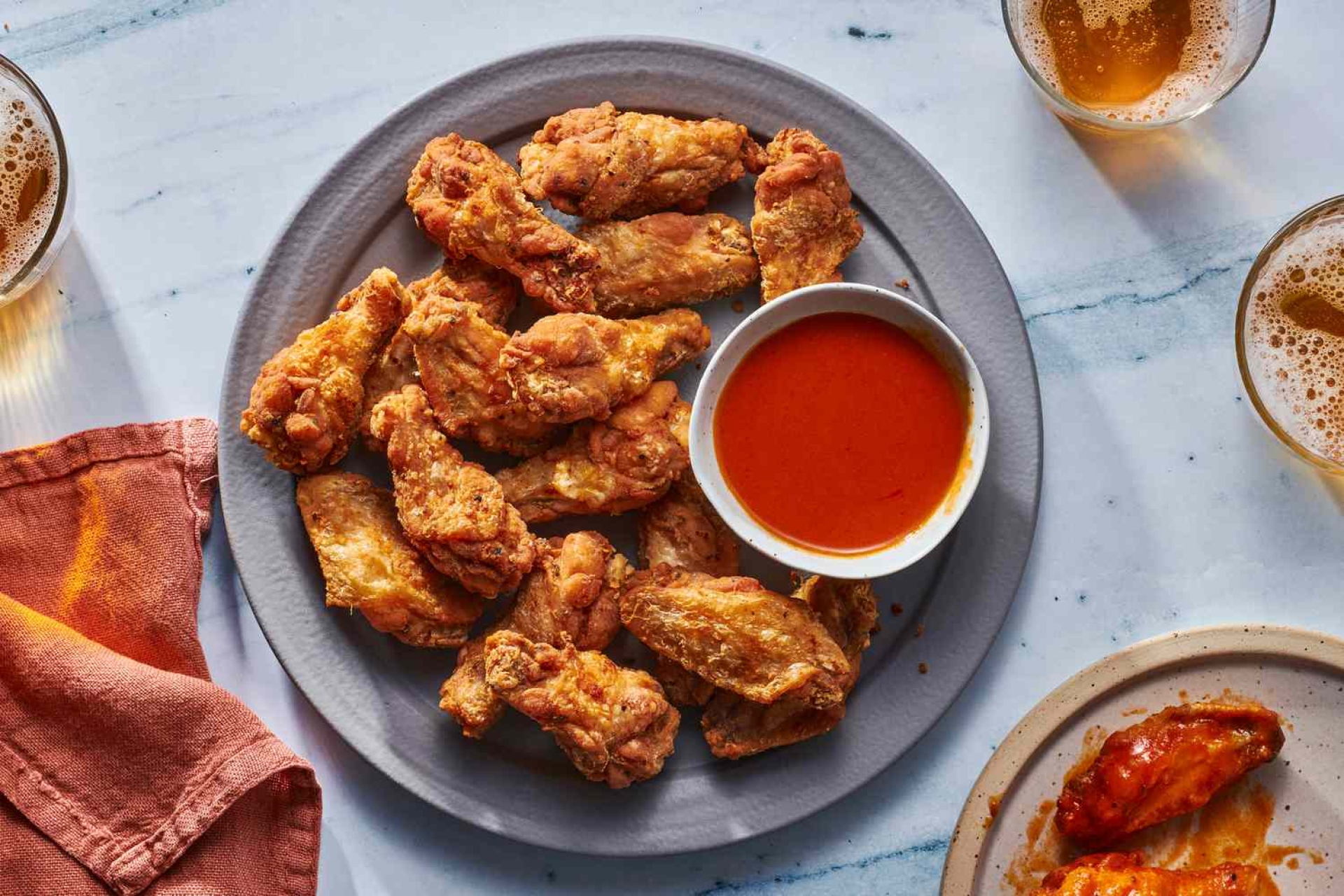 El truco para unas alitas de pollo al horno súper crujientes está en tu despensa