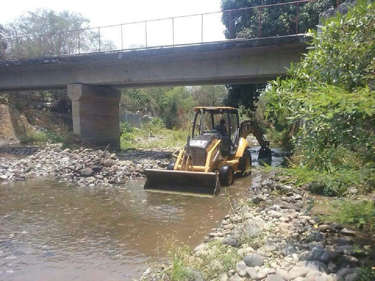 PC Tetecala realiza trabajos de desazolve en el río Chalma