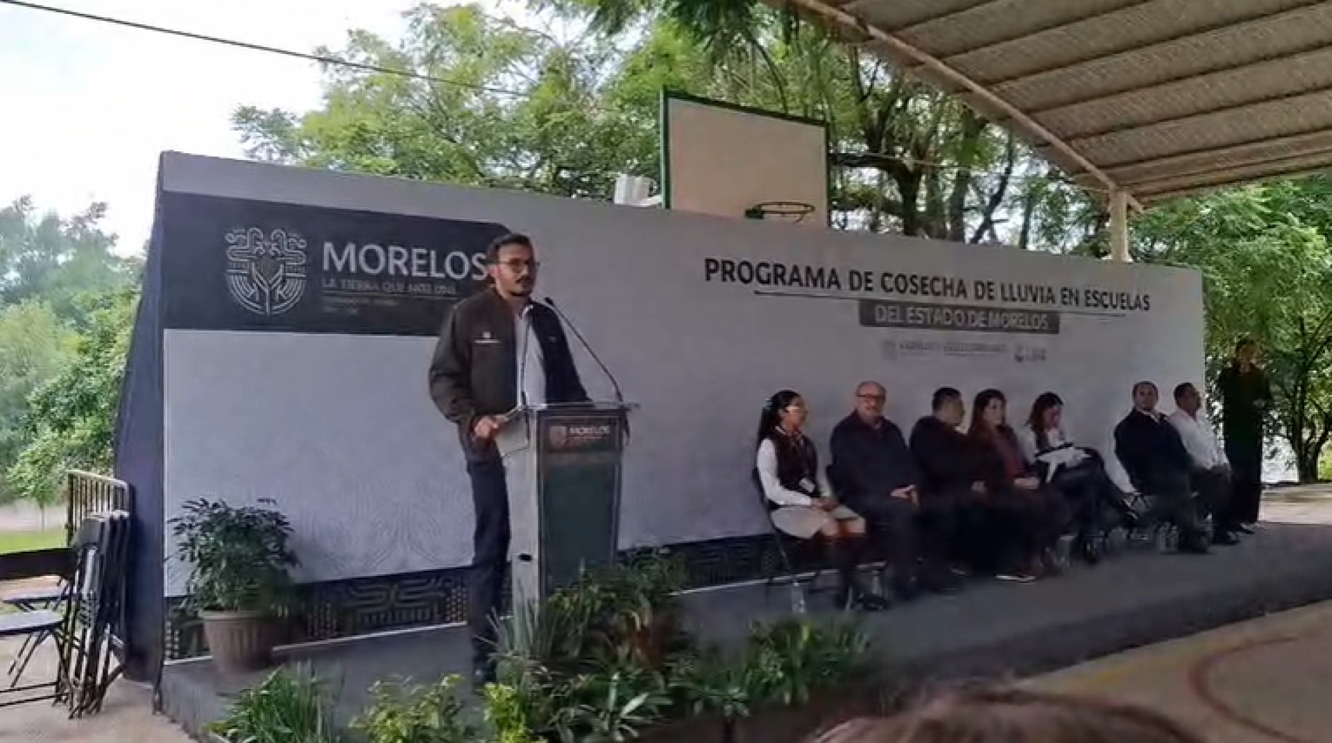 Pone en marcha gobernadora Margarita González Saravia programa Cosecha de Lluvia en secundaria en Tlayacapan