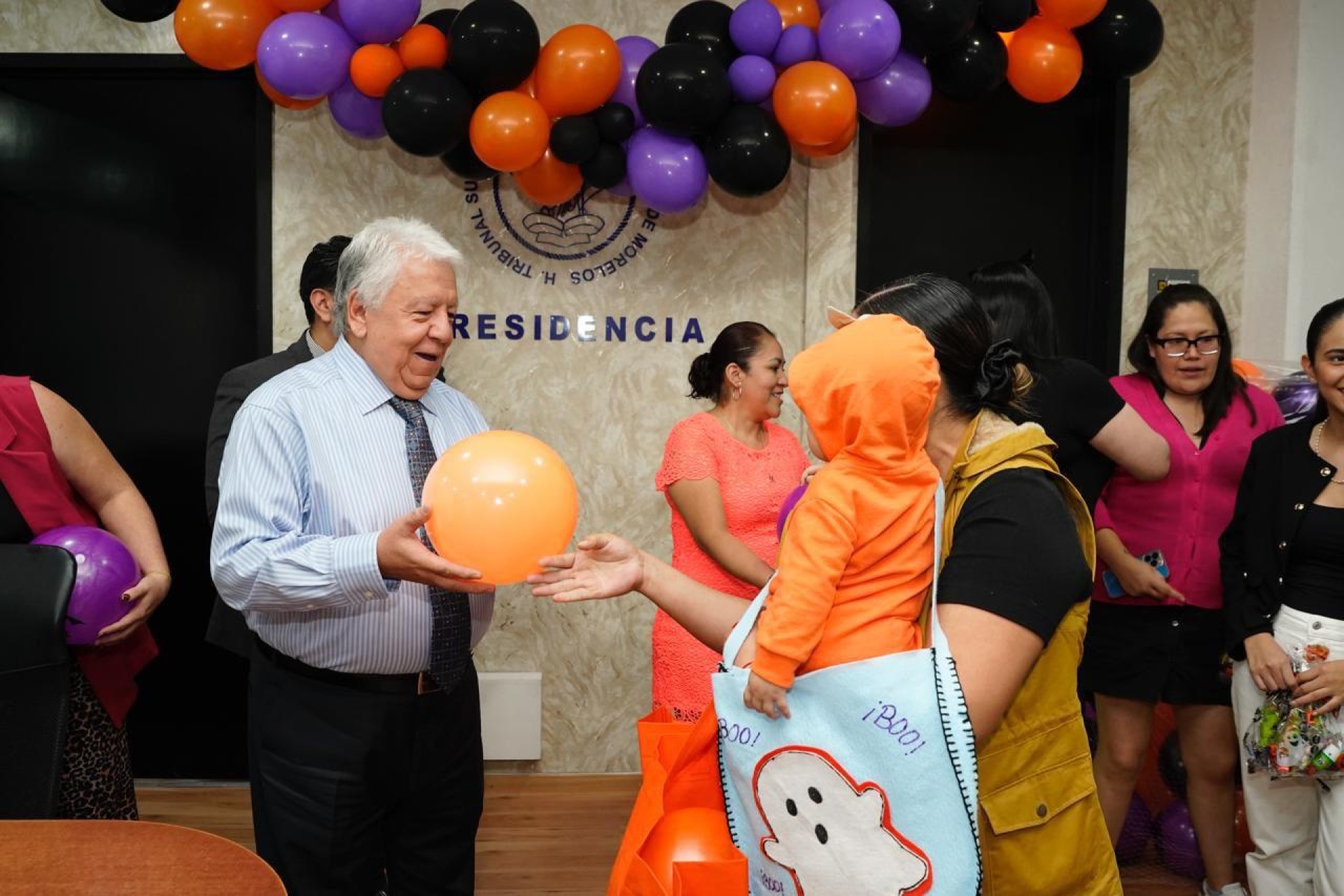 Niñas y niños del Cendi 'Palacio de Justicia' celebran la tradicional 'calaverita' en el TSJ