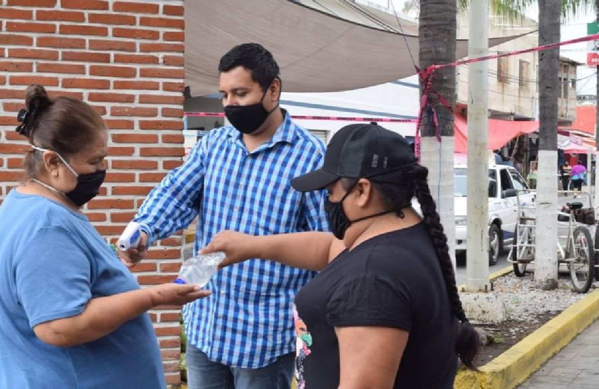Mantienen filtros sanitarios en mercado y tianguis de Miacatlán