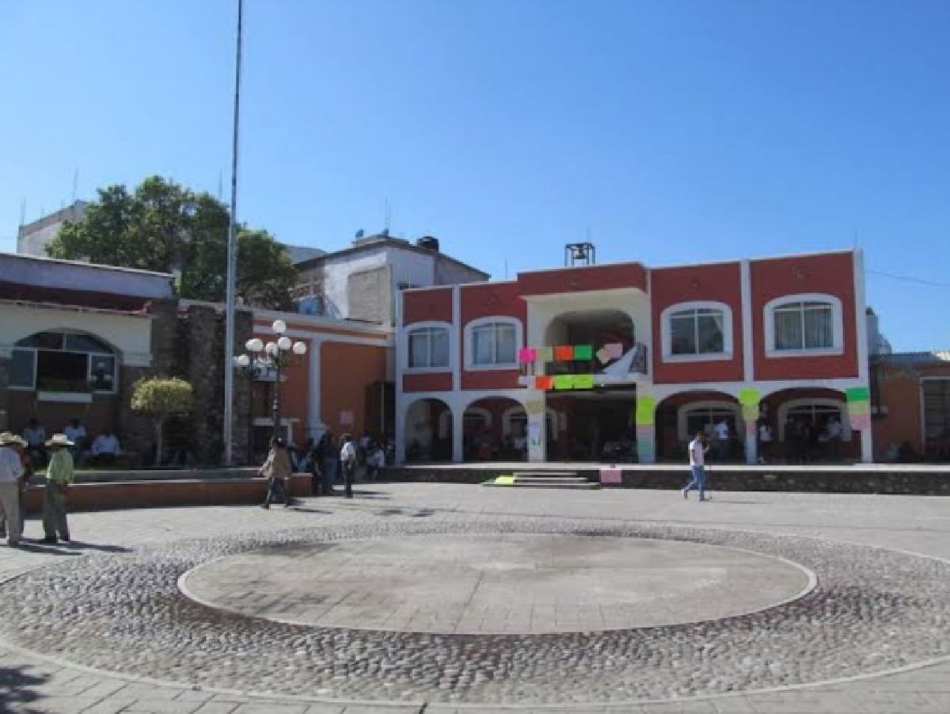 Reducen salario a trabajadores municipales de Puente de Ixtla