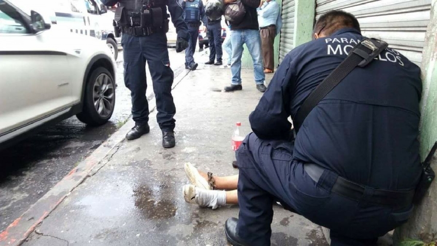 Una mujer era encadenada por su familia