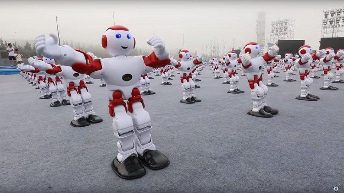 Más de mil robots bailan en China, rompen récord