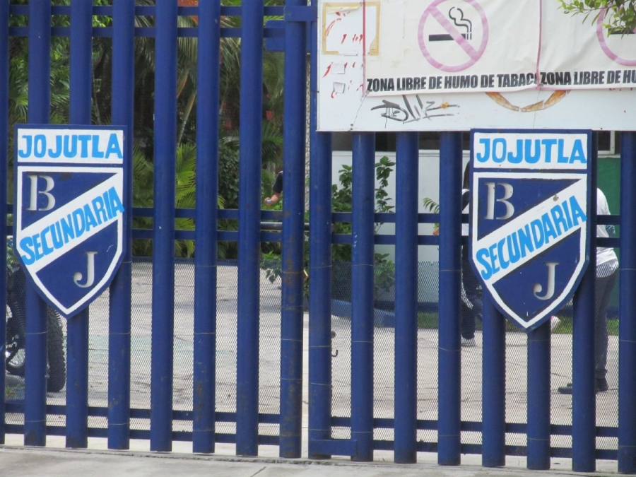Aparece primera queja contra condicionamiento de entrega de documentos en escuelas