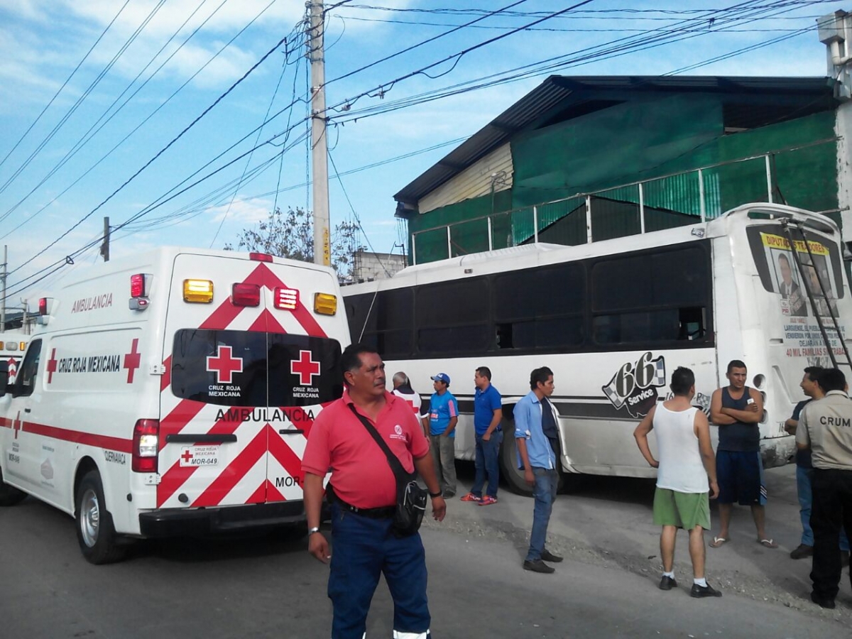 Choque entre dos “rutas” deja 23 lesionados en Jiutepec
