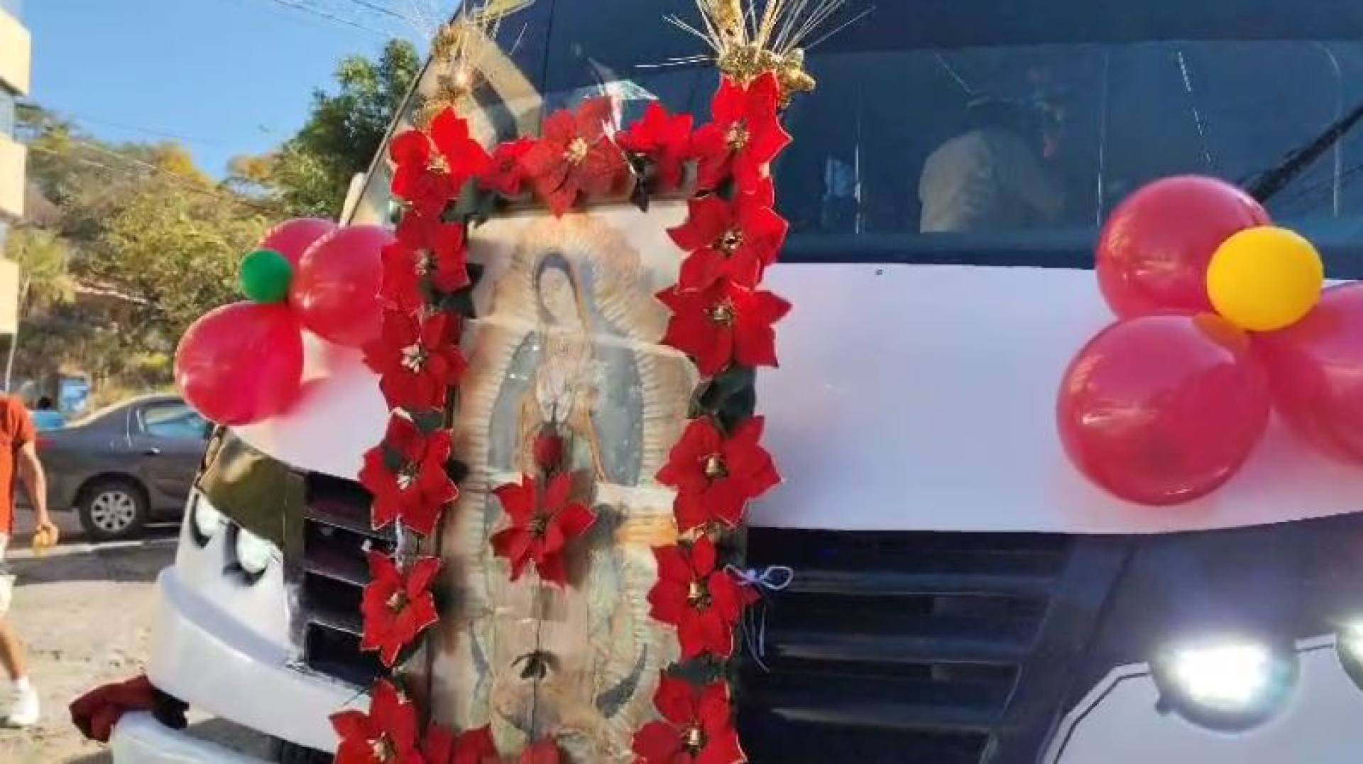 Decoran sus unidades operadores de ruta uno, este 12 de diciembre