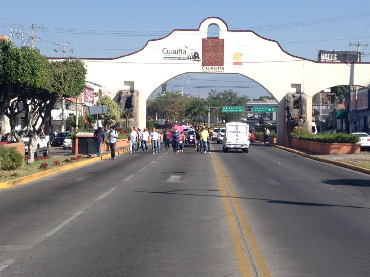 Ciudadanos protestan por incremento a la gasolina en la región oriente