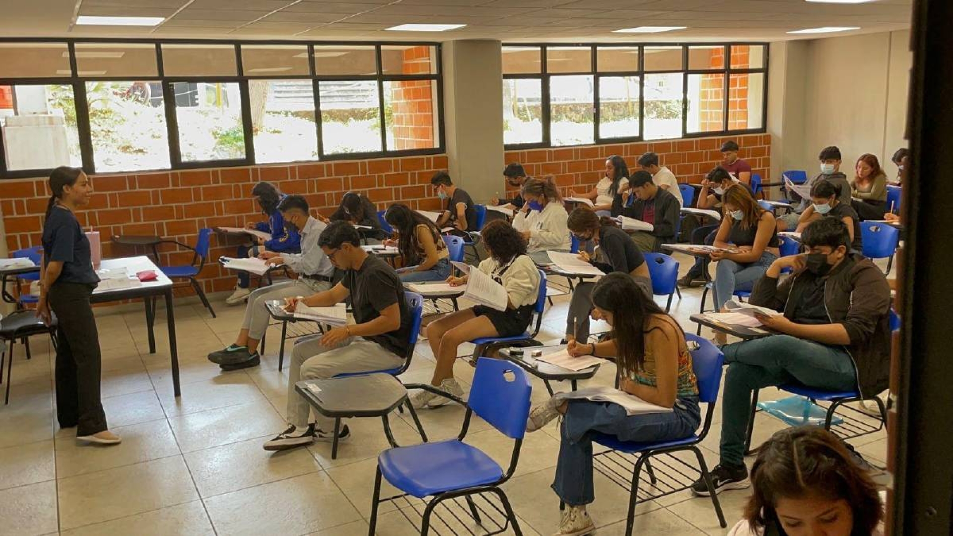 Busca FEUM reducir deserción escolar