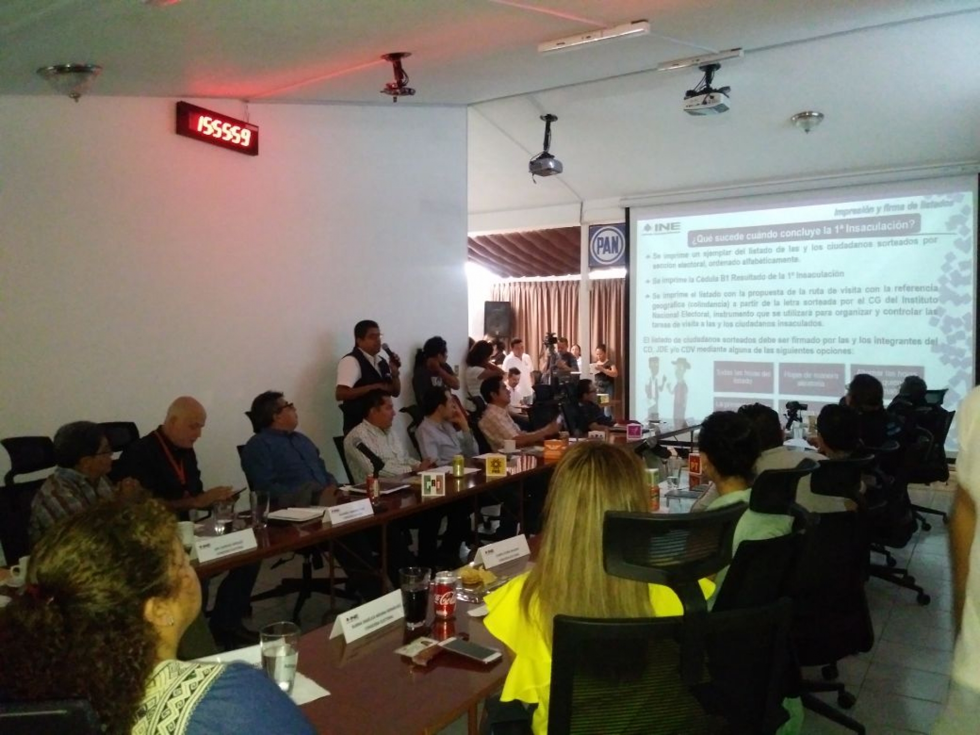 Realizan sorteo para elegir funcionarios de casilla