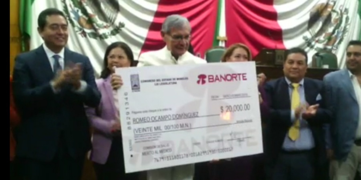 Realizan en el Congreso sesión solemne para entregar "Reconocimiento al Mérito Médico 2016"