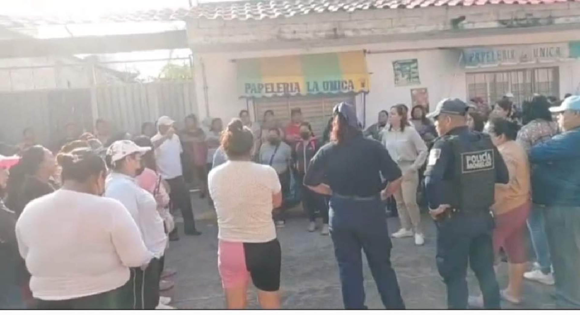 Padres de familia toman primaria en Xoxocotla