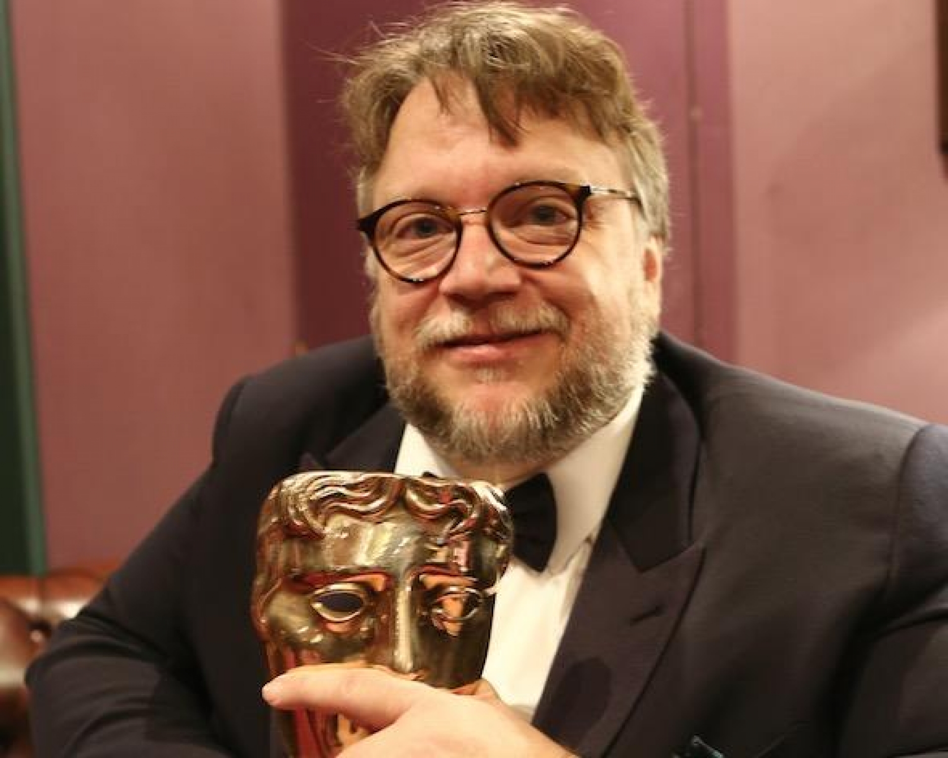VIDEO: Guillermo del Toro gana premio BAFTA a mejor director