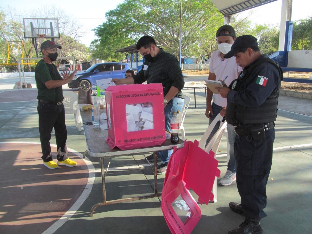 Sin contratiempos, elecciones para ayudantes en tres municipios de la región sur