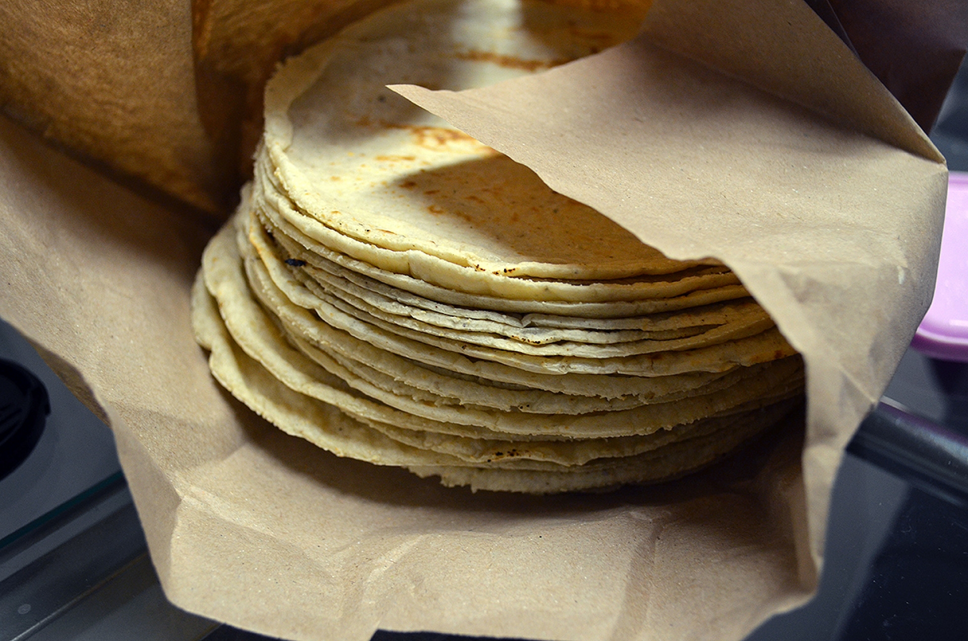 No habrá aumento en el precio de la tortilla, confirman autoridades
