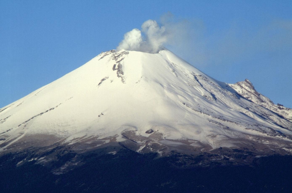 Volcán Popocatépetl mantiene baja actividad en las últimas horas