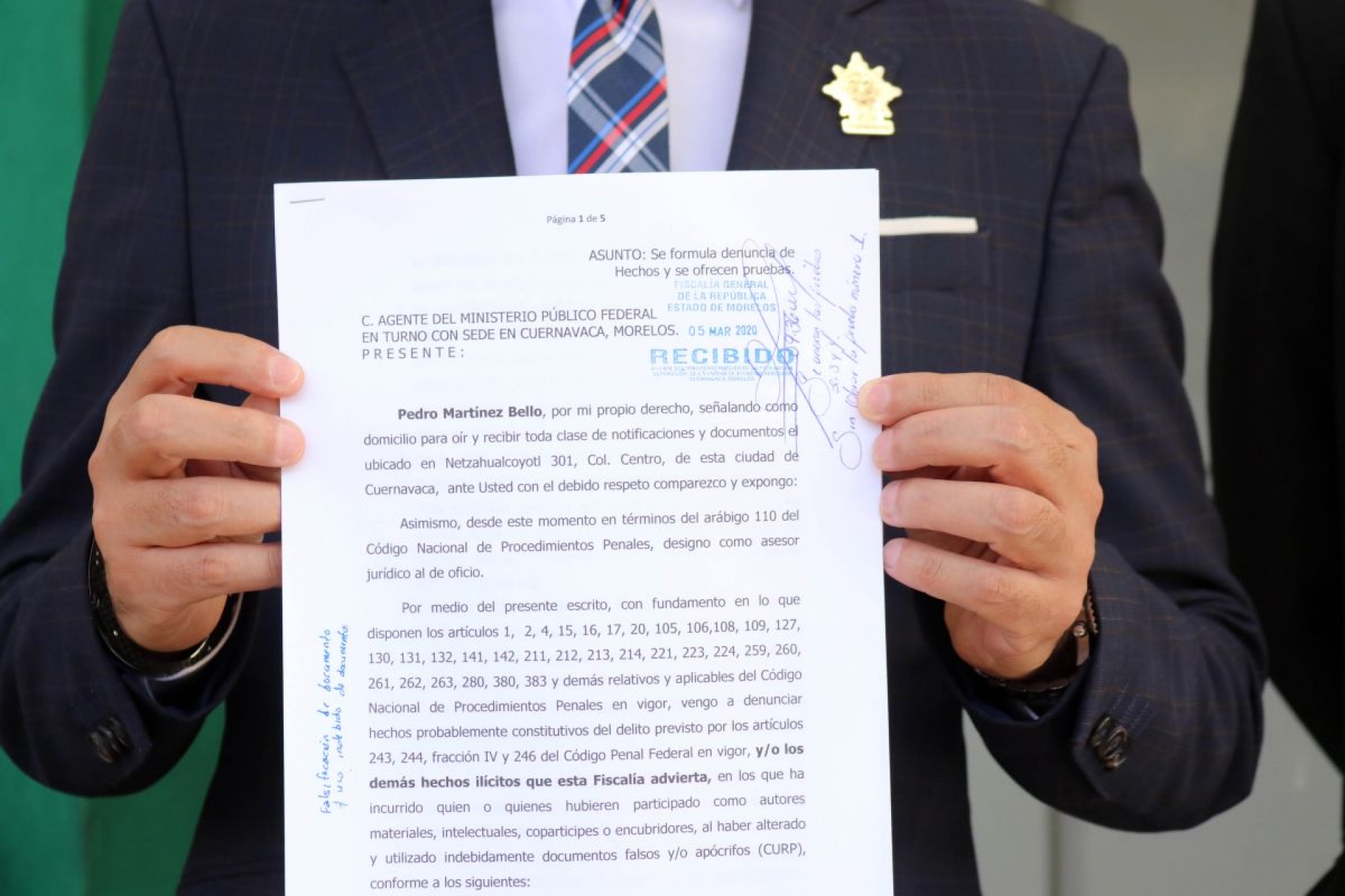 Denuncian ante la FGR a Carmen Cuevas
