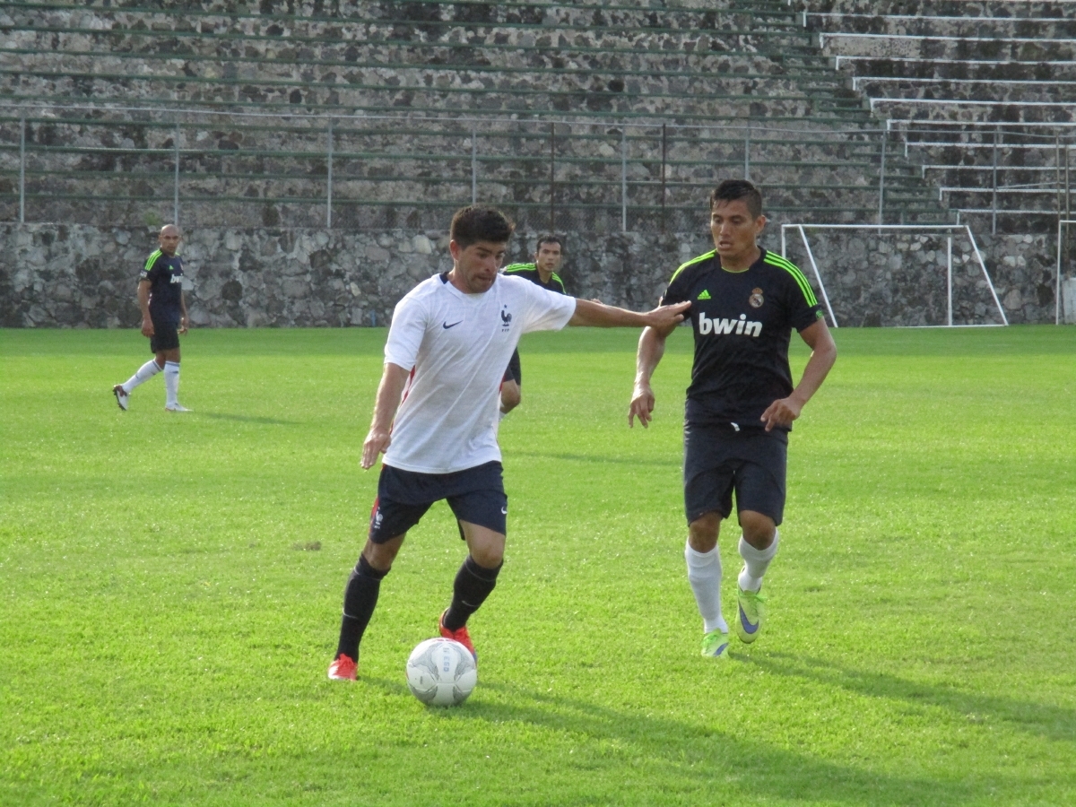 Jorge León aspira al título y campeón de goleo