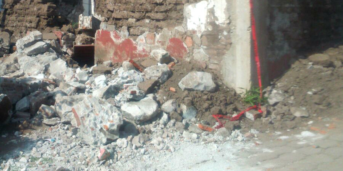 Identifica SDS al menos 15 sitios donde se ha depositado cascajo, tras daños por sismo