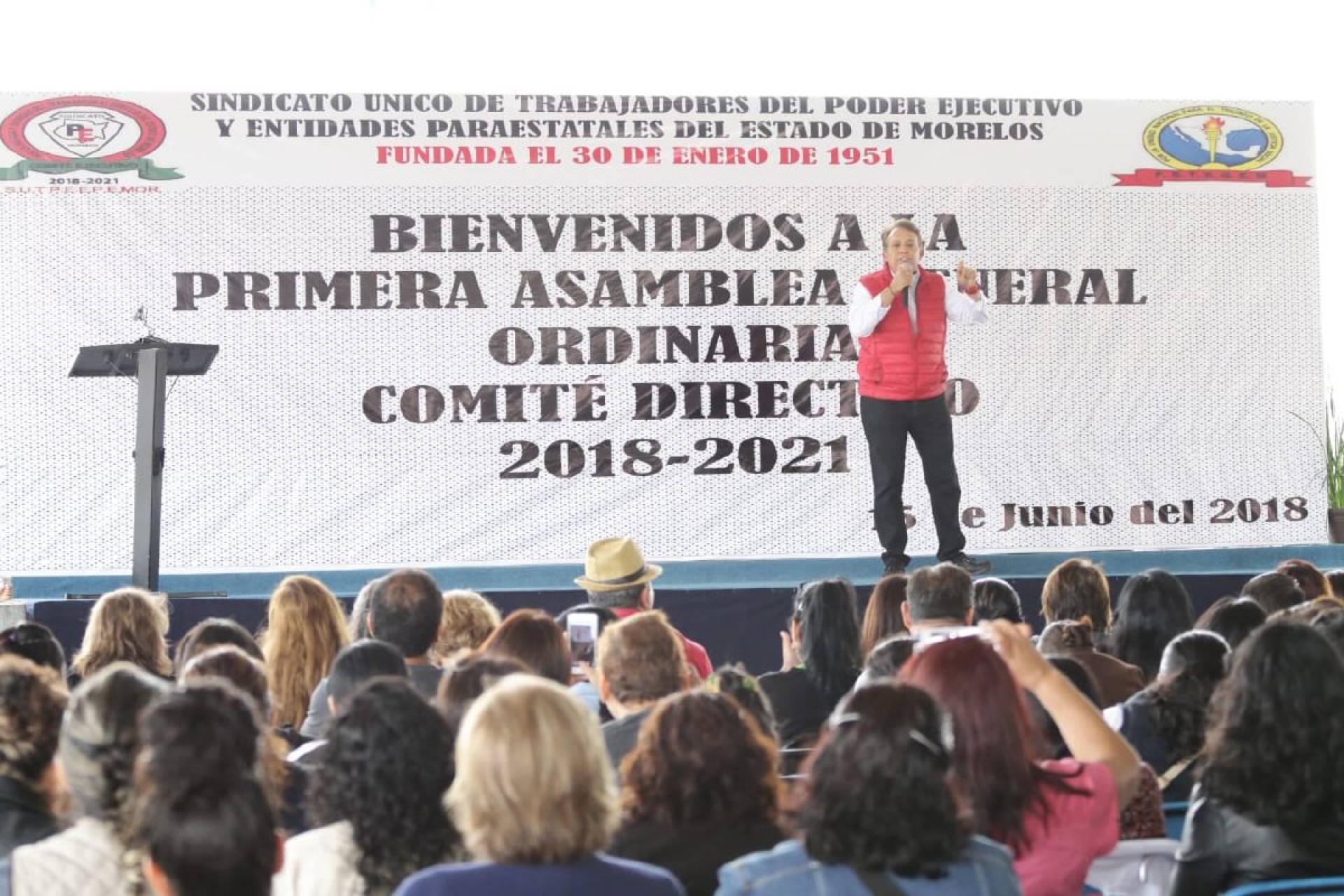 Se reúne Jorge Meade con burócratas estatales