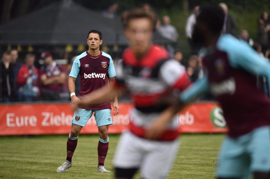 Javier Hernández debuta con West Ham