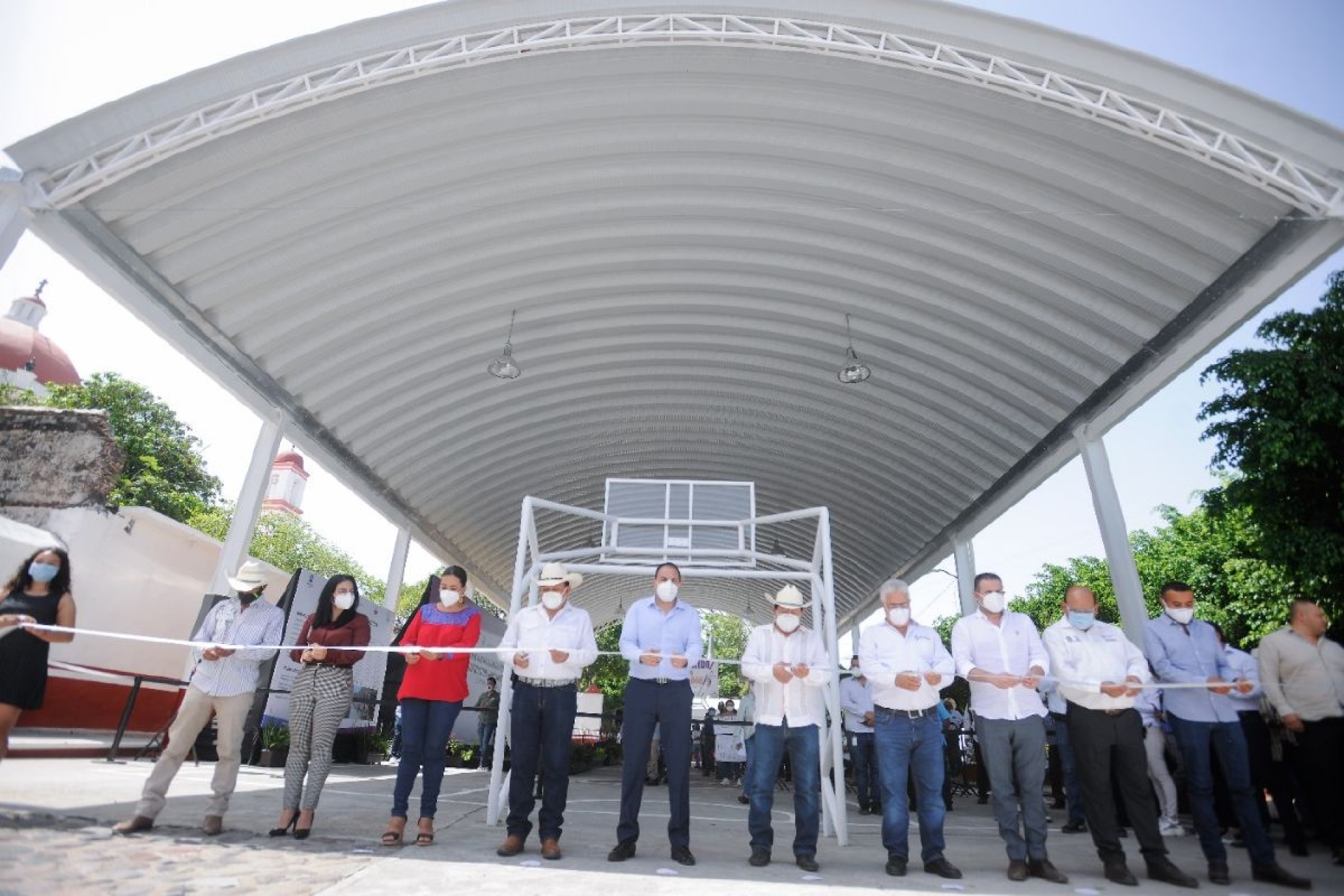 Llevan agua potable a pobladores de Axochiapan
