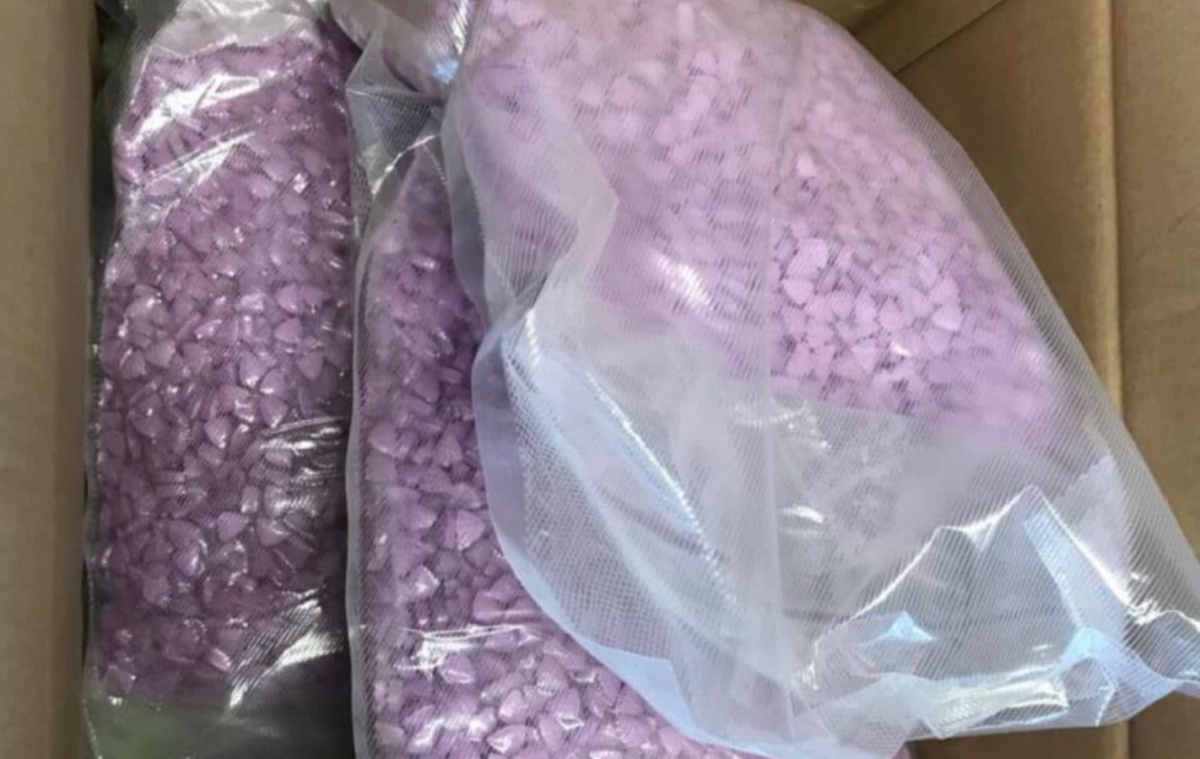 Compran ropa por internet y les llegan kilos de droga