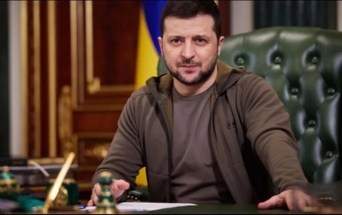 Zelenski califica de 'decisión histórica' orden de arresto de Putin de la CPI