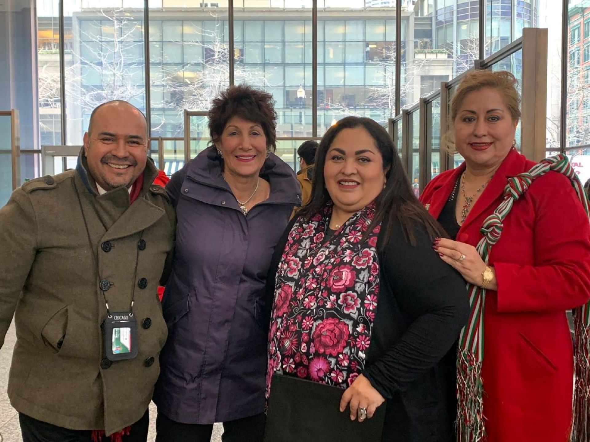 Celebran migrantes morelenses Día de la Bandera en Chicago